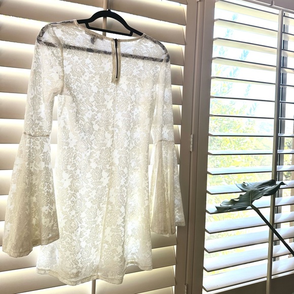 lace bell sleeve mini dress - Picture 4 of 4